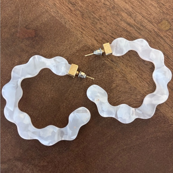 Wavy White Hoop Earrings - Picture 4 of 4